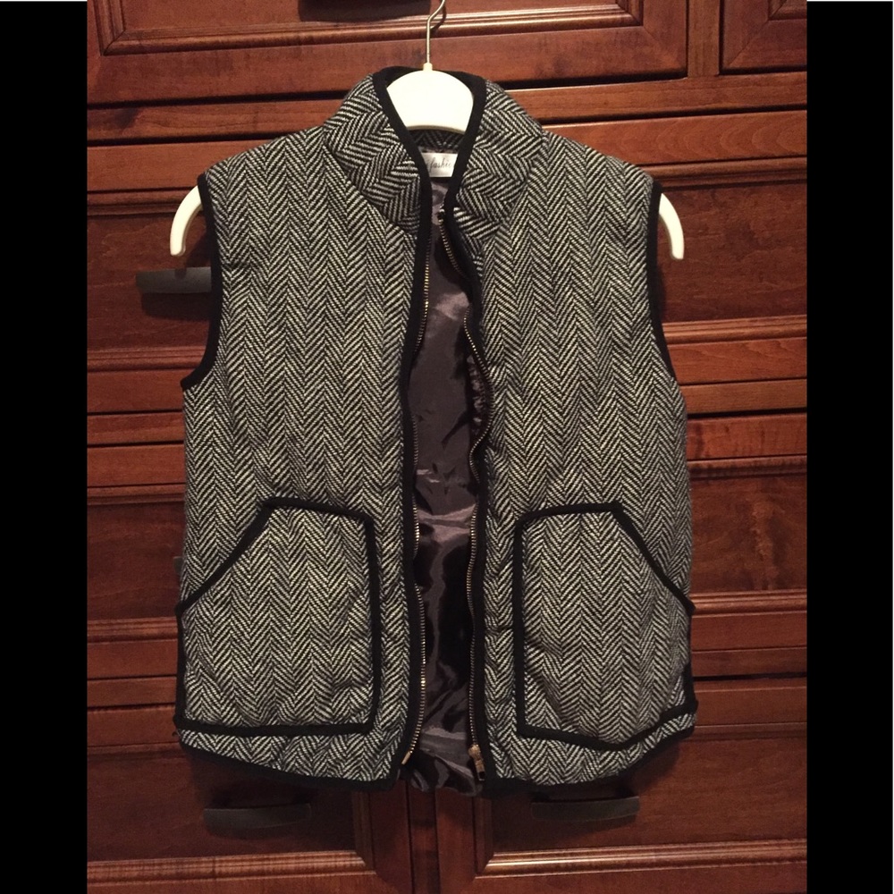 Black vest fits like XXS